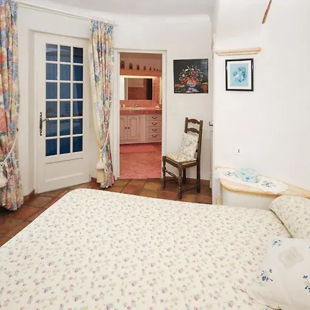 In Maxime With Kitchen