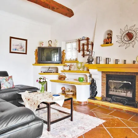 In Maxime With Kitchen Holiday home *