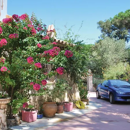 In Maxime With Kitchen Holiday home *