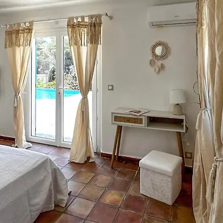 In Maxime With Kitchen Holiday home *